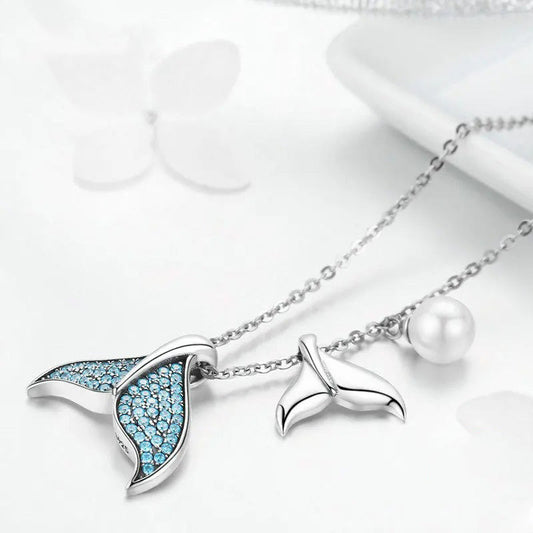 Collar océano con cola de ballena en perlas