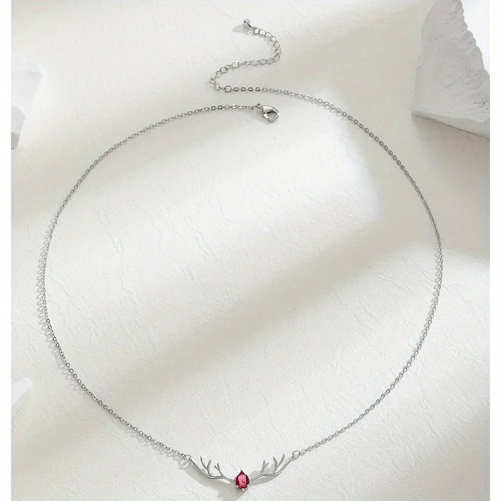 Collar de asta de ciervo con corazón