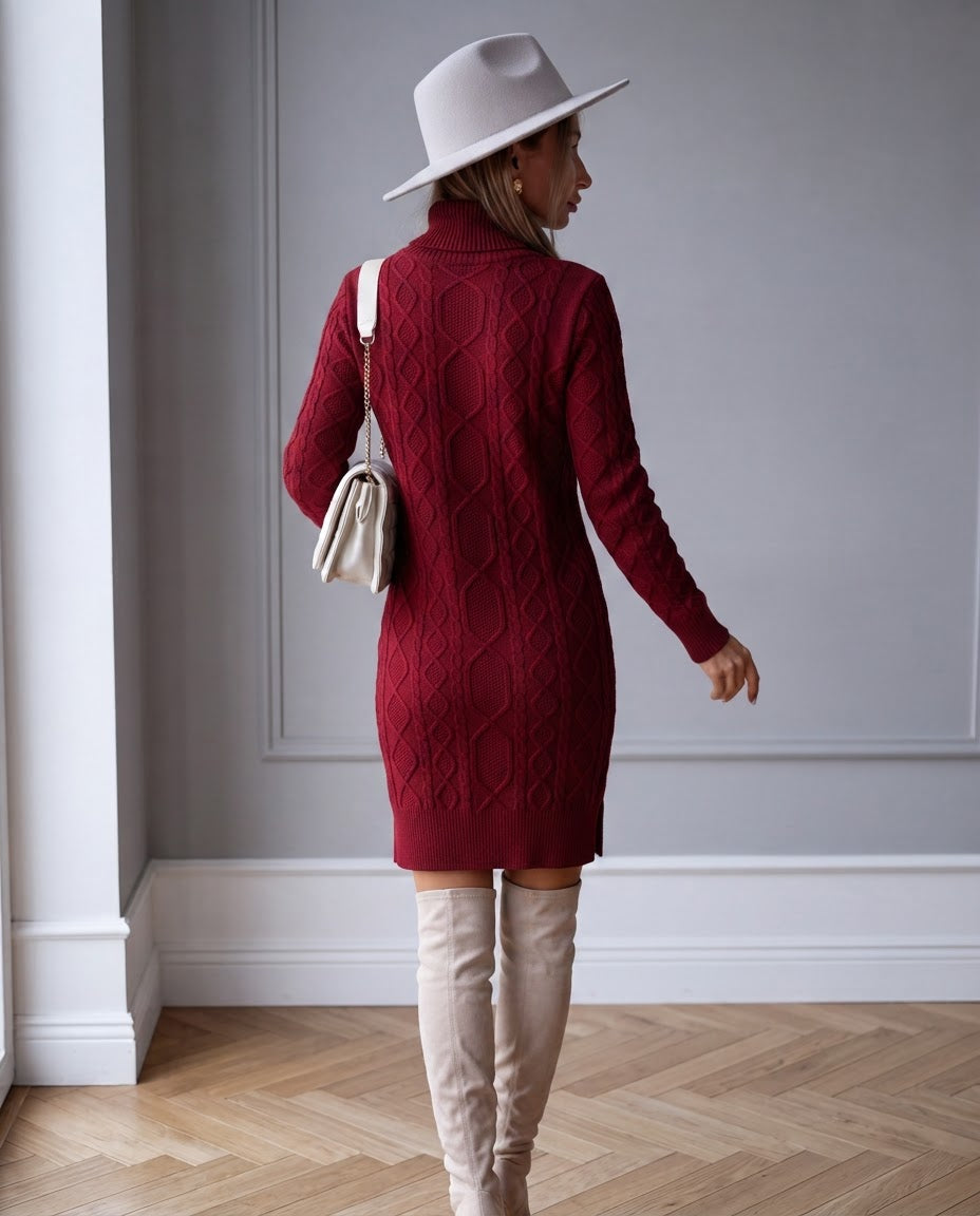 Vestido corto de punto trenzado con cuello alto